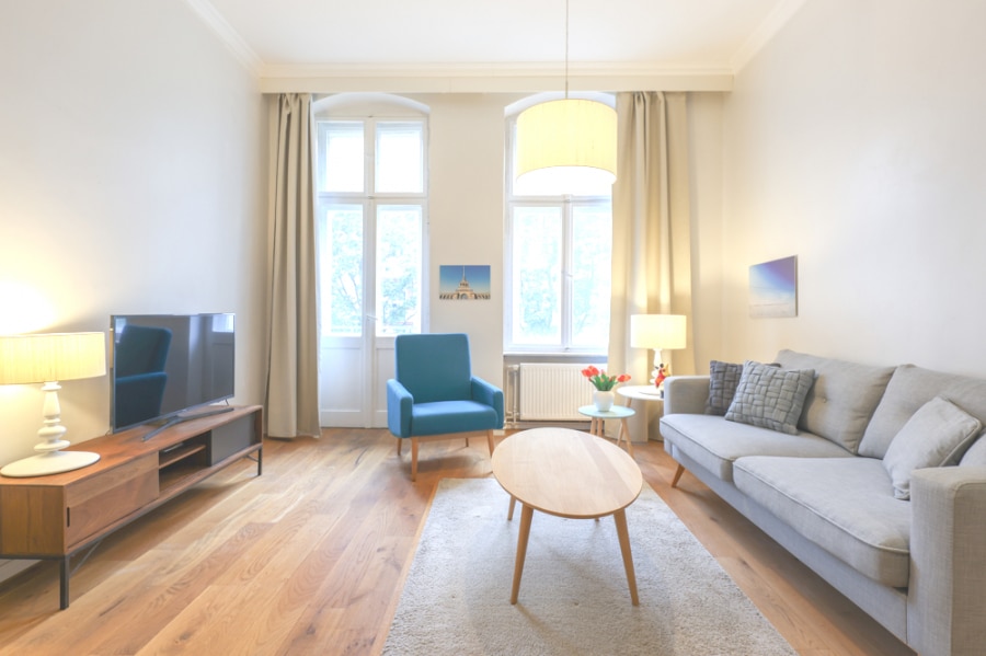 Fully furnished & newly renovated 2,5 room apartment with a balcony close to Mauerpark - Bild