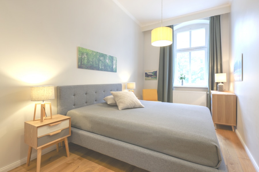 Fully furnished & newly renovated 2,5 room apartment with a balcony close to Mauerpark - Bild