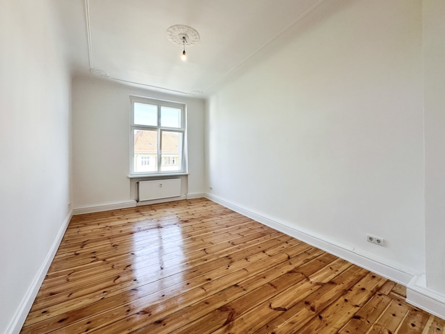 Ready to move in! - Freshly renovated 3-room flat with balcony - Bild
